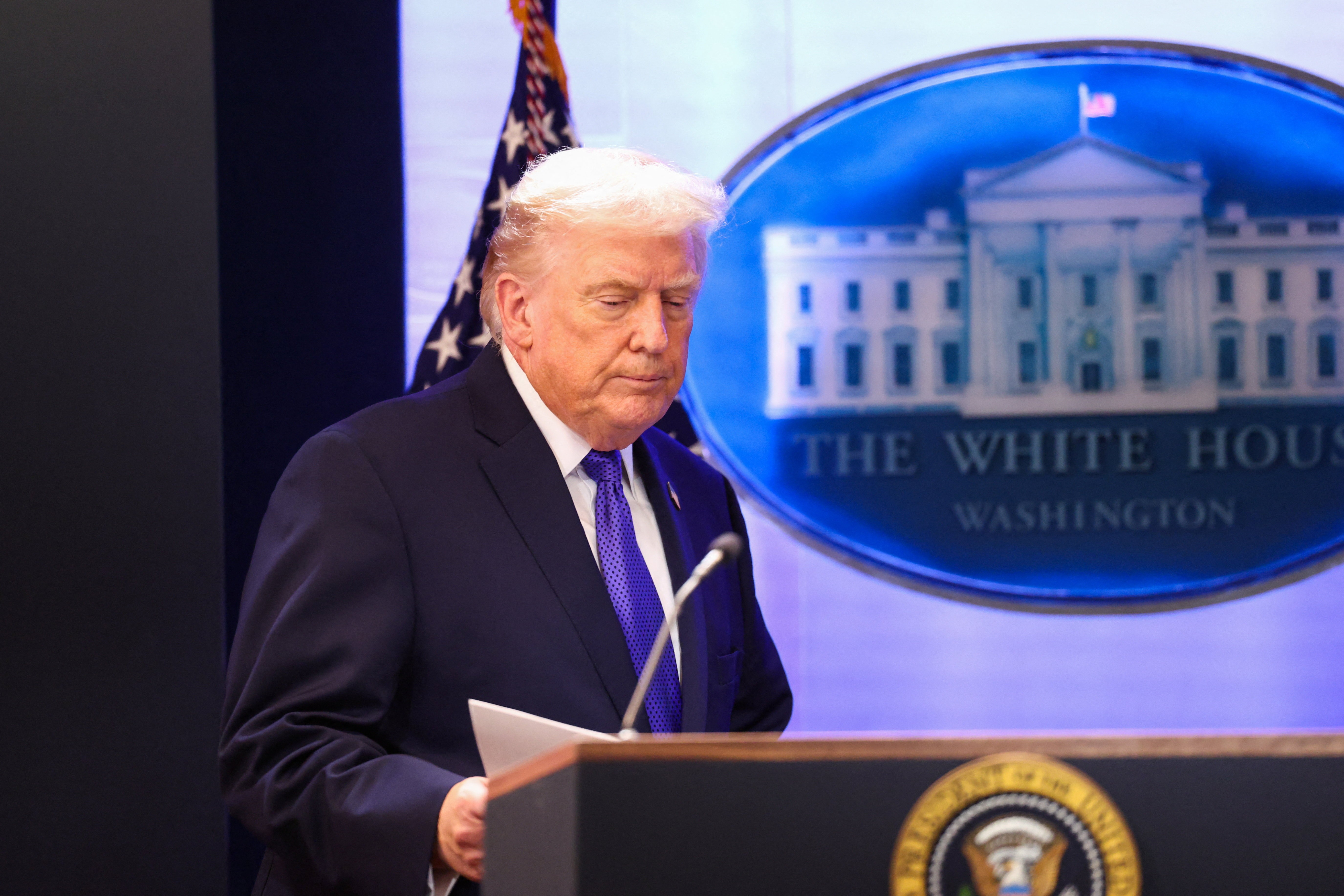 Novas tarifas dos EUA entram em vigor com taxa mais baixa de 10%