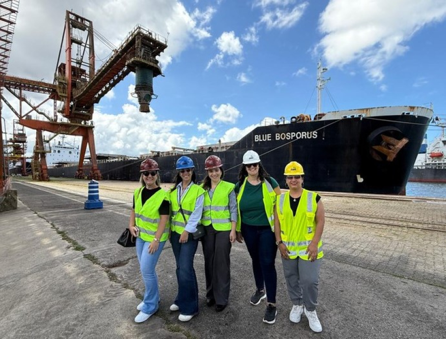 Trabalhadoras Portuárias Avulsas Desbravam Mares e Assumem Funções Antes Exclusivamente Masculinas  