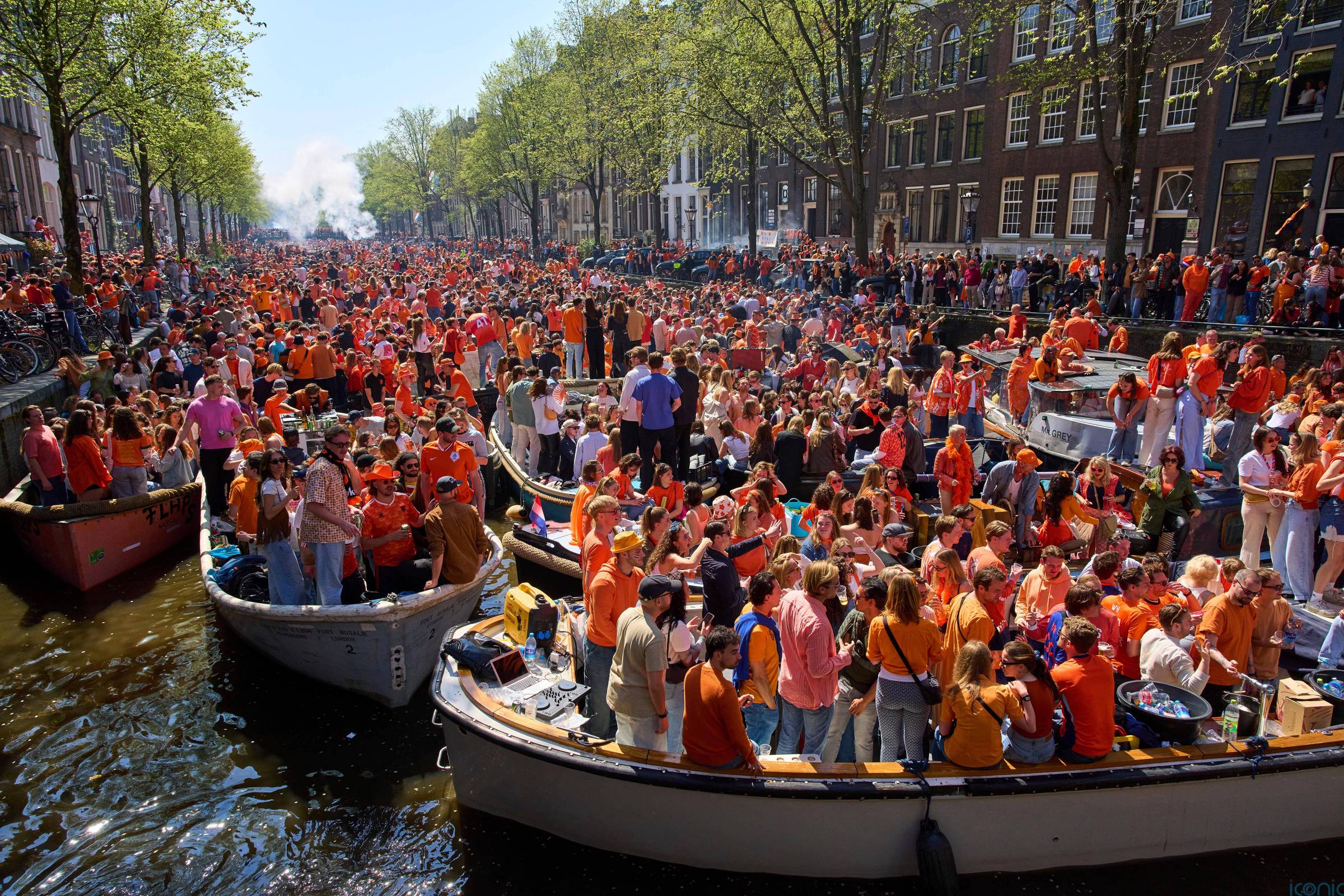 O que é o Dia do Rei, que há 141 anos leva multidões às ruas de Amsterdã