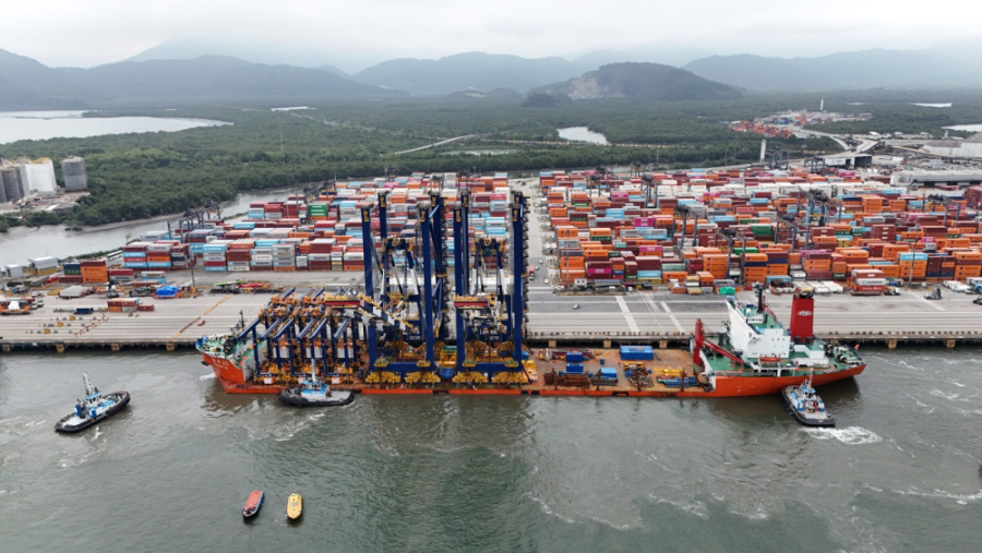 DP World recebe novos guindastes elétricos 